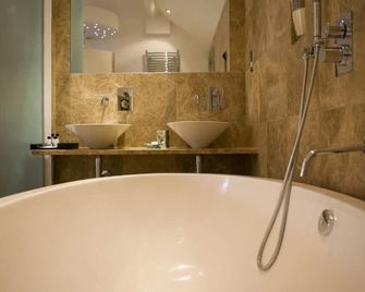 The Rooms - Lytham St. Annes - Bathroom