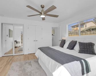 Downtown Arvada beauty 4 bed 4 car garage Near Parks Near Downtown Denver - Arvada - Bedroom