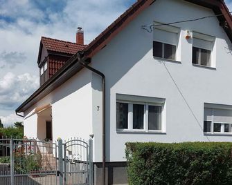 Holiday apartment with garden pavilion - Keszthely - Gebäude