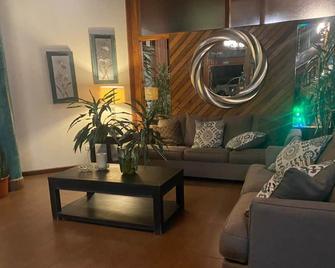 Hotel Dos Rios - Volcán - Living room