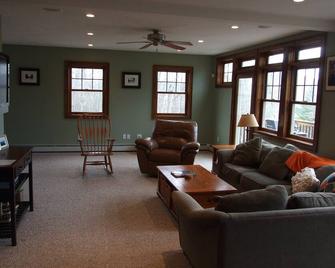 Beautiful Spacious Home For All Seasons - Mountain Views, Outdoor Hot Tub - Jackson - Living room