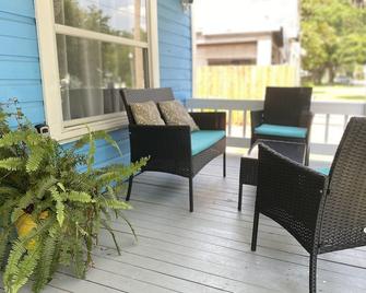 The Blue Aztec - Sanford - Patio