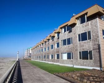 Ebb Tide Oceanfront Inn - סיסייד - בניין