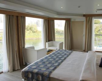C Hotel - Manamah