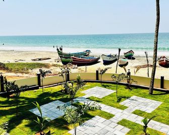 Maadathil Cottages & Beach Resort - Varkala - Beach
