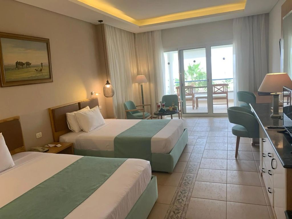 لحامي باي بيتش ريزورت أند جاردنز