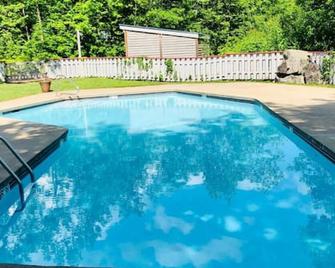 Lodge Hotel H4 · Cute Hotel Condo at Loon Mountain w/pool, hot tub - Lincoln - Pool