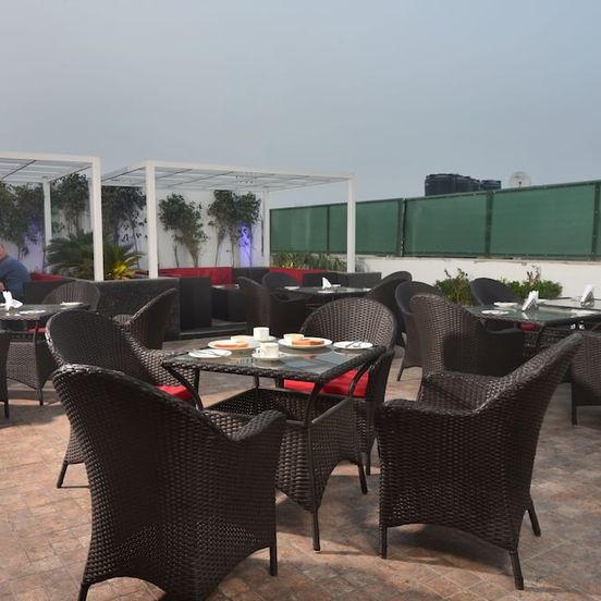Hotel Le Roi Near New Delhi Railway Station