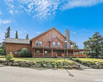 Ptarmigan Roost: Luxury Mountain Lodge - Anchorage - Edificio