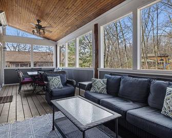 Wild Horse Run - New Buffalo - Living room