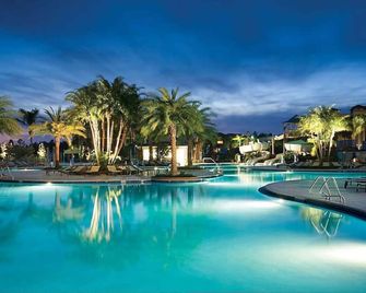 Enjoy your AM coffee in resort relaxation garden in this great 1BD condo in Orlando - אורלנדו - בריכה