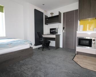 New House - Queen Studio - Coventry - Bedroom