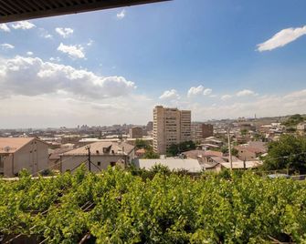 Hillside Guest House - Erevan - Balcon