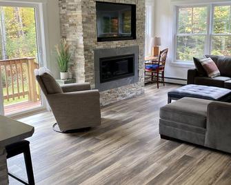 Homecoming weekend available. Low fall rates. Bookings open for ski season. - Carrabassett Valley - Living room