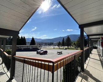 Chalet Inn - Kitimat - Balcony
