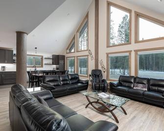 Sunny Peaks - Valemount - Huiskamer