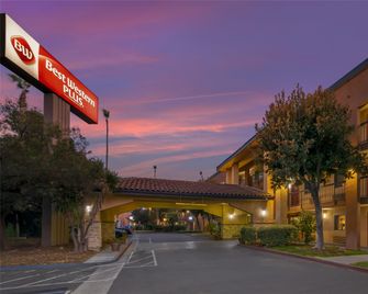 Best Western Plus Pleasanton Inn - Pleasanton - Gebouw