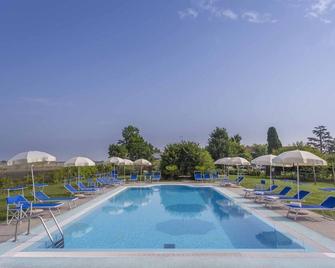 Agriturismo Tenuta Regina - Glamping luxury lodges and apartments - Palazzolo dello Stella - Zwembad