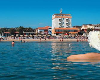 Hotel Caravel - Marotta - Pool