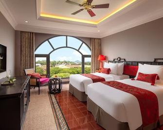 Silk Path Grand Hue Hotel - Hue - Bedroom