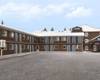 트래블로지 바이 윈드햄 에드먼튼 에어포트 - 르덕 - 건물