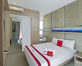 RedDoorz Plus @ Setiabudi Eight - Jakarta - Bedroom