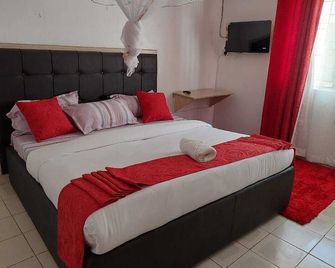 White House Lounge & Accommodation - Eldoret - Bedroom