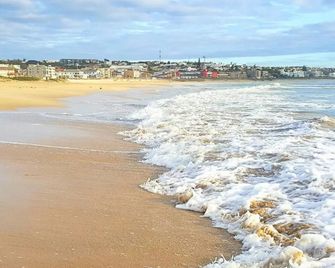 Flipflops And Treetops - Jeffreys Bay - Strand