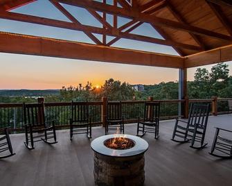 Private Indoor Pool, Indoor Basketball Court, Arcade Games, Sleeps 50, Free Tickets! Huge! - Branson - Balcony