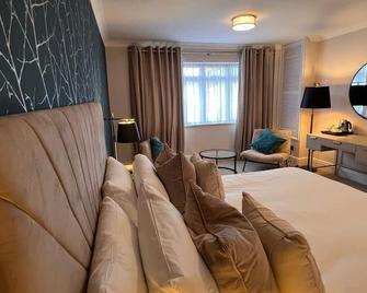 The Diplomat Hotel Restaurant & Spa - Llanelli - Bedroom