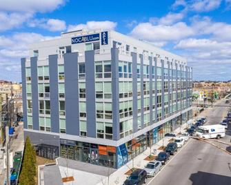 Sleek Logan Square Studio w/ Roof Deck & Gym, 1 block to L, by Blueground - Chicago - Bâtiment