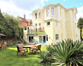 Apartment 4 - Budget, Garden level - Torquay - Building