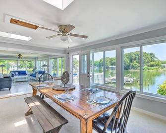 Idyllic Waterfront Home w/ Game Room & Dock - Reedville - Dining room
