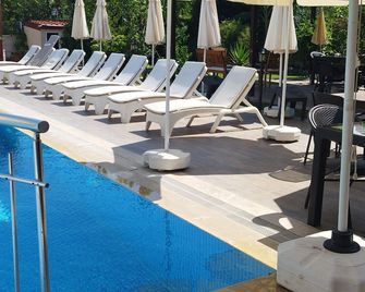 Vespera hotel - אורטג'ה - בריכה