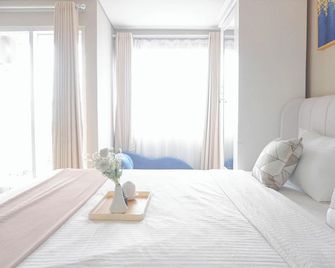 Homey Living and Well Designed Studio Room at Royal Sentul Park Apartment - Babakan Madang - Bedroom