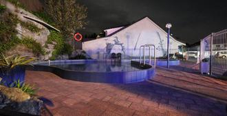 雀姆斯伍德汽車旅館 - 道波 - 陶波 - 游泳池