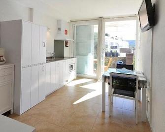 Aparthotel l'Heretat - Cadaqués - Cocina