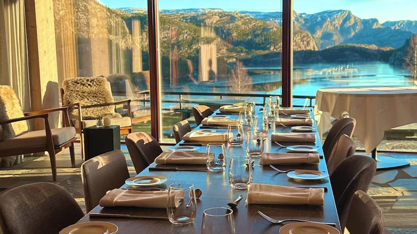 Preikestolen Hotel & Basecamp