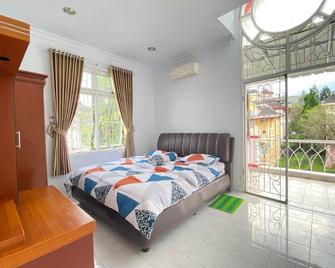 Villa Kota Bunga Aster - Cisarua - Bedroom