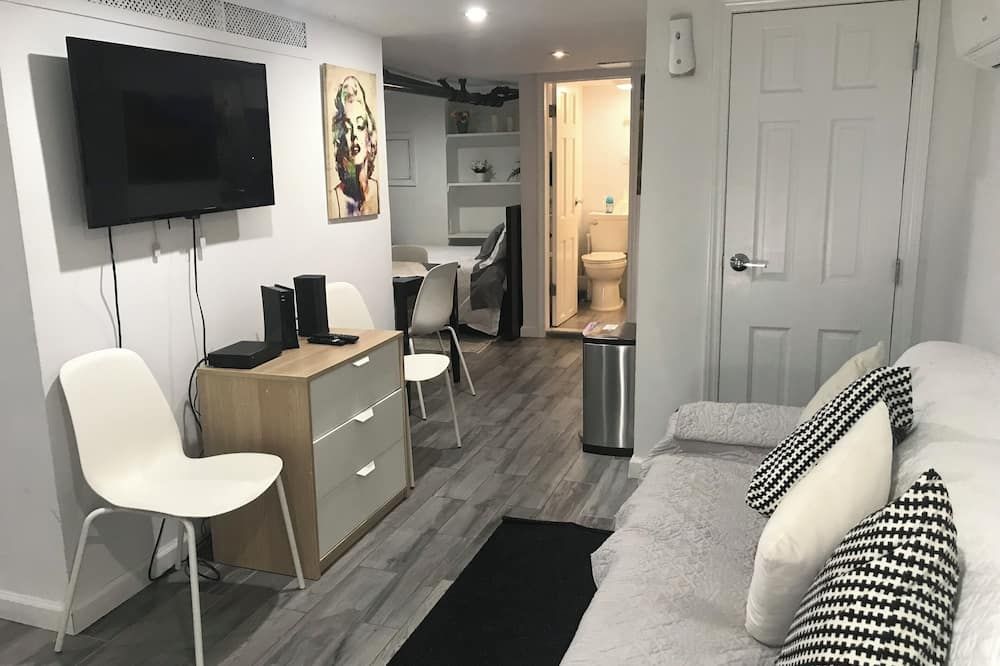 25-30 mins to Times Sq! - קווינס - סלון