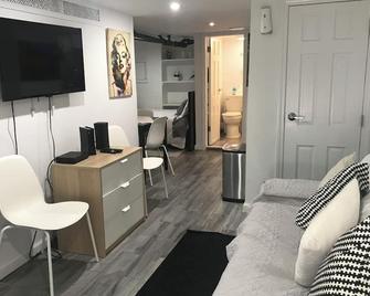 25-30 mins to Times Sq! - Queens - Salon