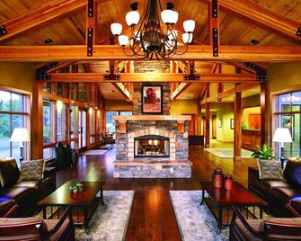 This resort & location is simply Heaven ! - Bend - Lobby