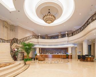 Sanya Jinjiang Baohong Hotel - Sanya - Lobby