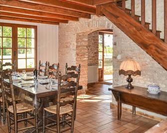 4 bedroom stunning home in Tremolat - Tremolat - Comedor
