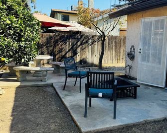 Charming 4-bedroom house with AC and WiFi in welcoming Visalia - Візалія - Патіо