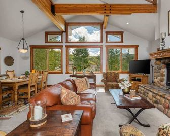 Abode at Gamble Oak, private hot tub, Deer Valley, steps to trails - Park City - Sala de estar