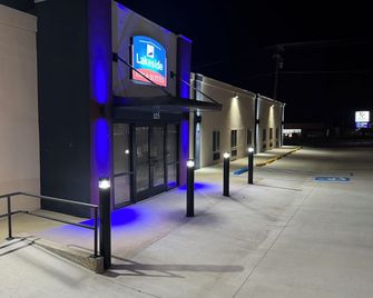 Lakeside Inn and Suites - Lone Star