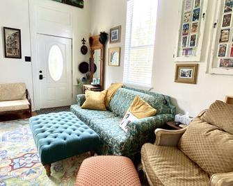 Maurepas Manor - Authentic Nola Shotgun Home - Nueva Orleans - Sala de estar