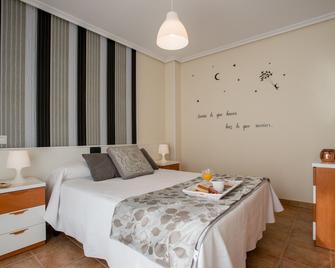 Apartamentos River Santander - Santander - Schlafzimmer