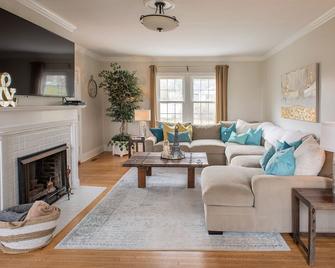 Top Yellow Springs Bnb+ Pet Friendly - Yellow Springs - Living room
